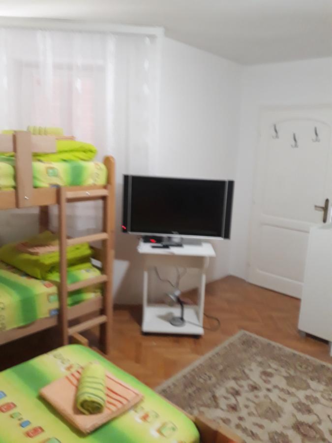 Hostel Corner 021 Novi Sad Exterior photo