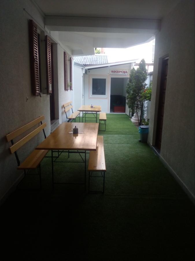 Hostel Corner 021 Novi Sad Exterior photo