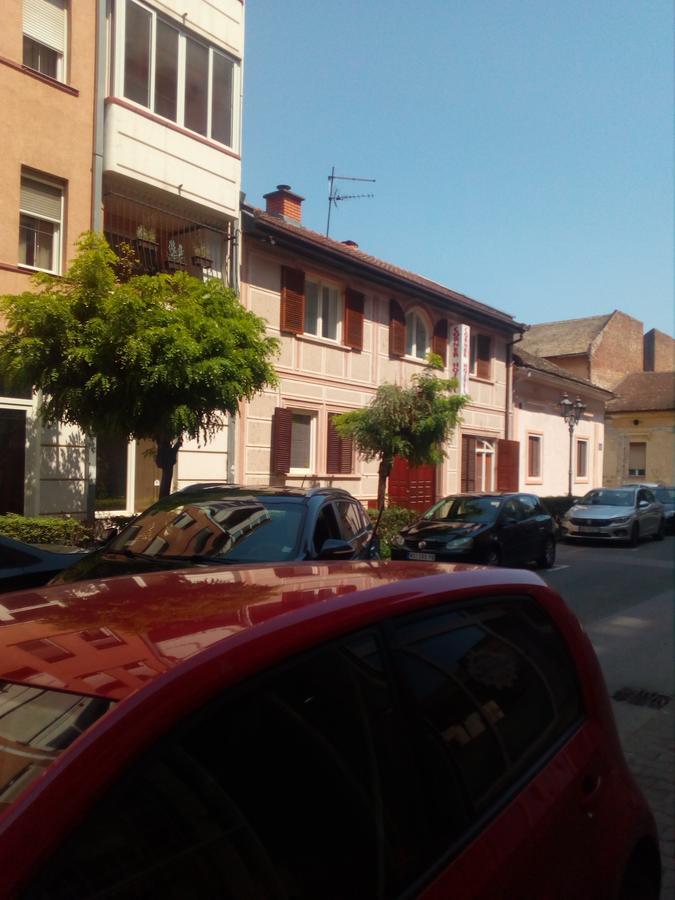 Hostel Corner 021 Novi Sad Exterior photo